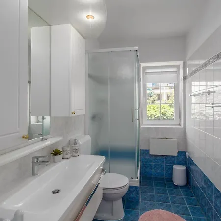 Strandnahe, Ruhige Sara Appartement Funtana