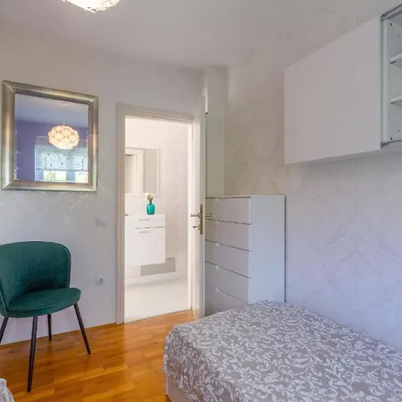 Strandnahe, Ruhige Sara Apartment