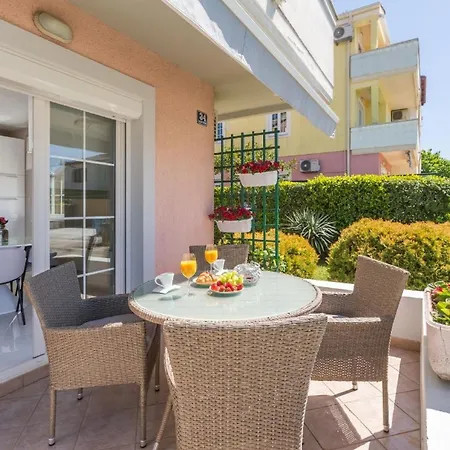 Strandnahe, Ruhige Sara Apartment *