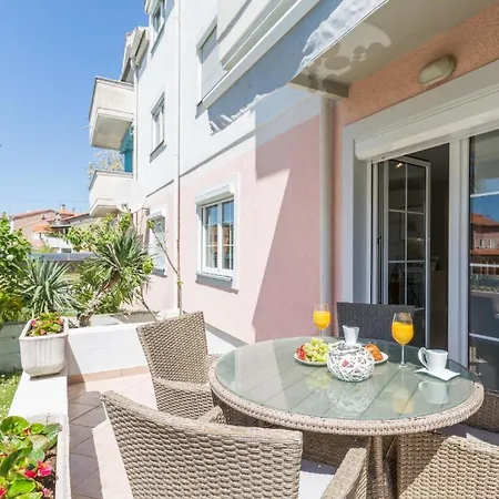 Strandnahe, Ruhige Sara Apartment Funtana